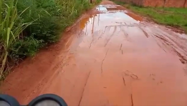 Moradores da Travessa Capixaba reclamam de abandono e descaso da prefeitura